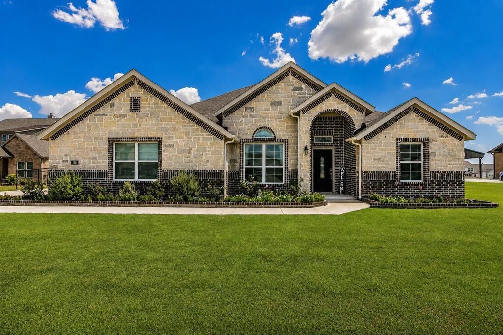 Property Photo:  198 Spanish Moss Trail  TX 76078 
