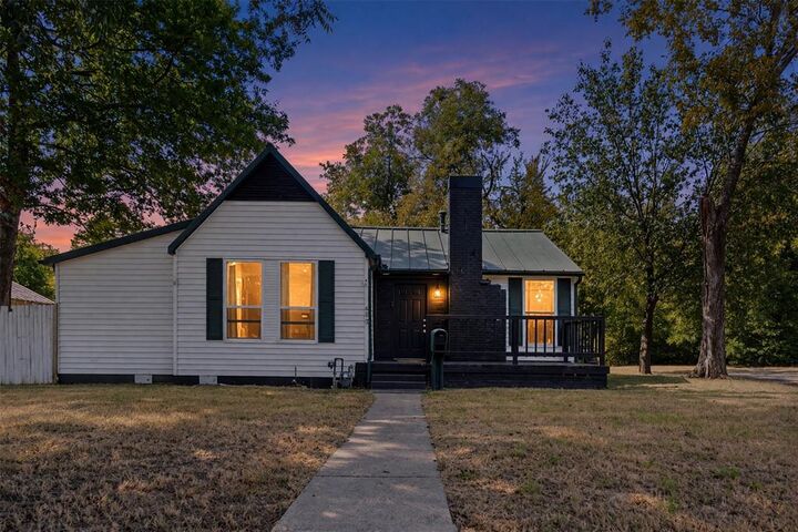 Property Photo:  613 Houston Street  TX 75482 