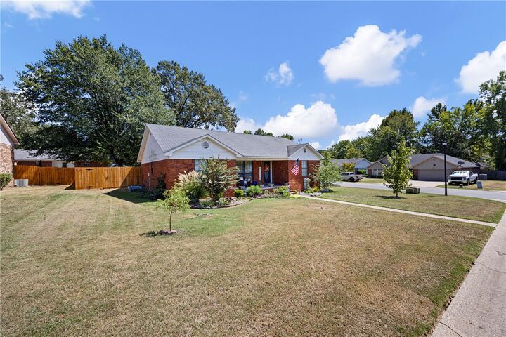 Property Photo: 2111 S Ithaca Avenue AR 72802