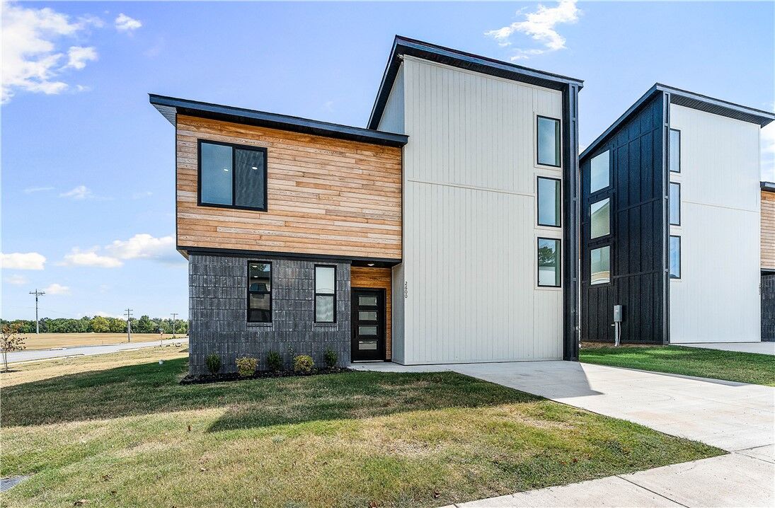 Property Photo: 2600 W Bonnie Lane AR 72758