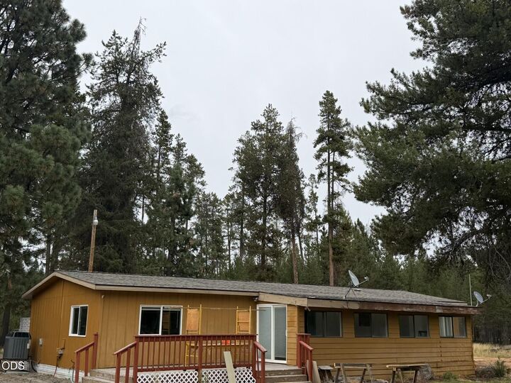 Property Photo: 17875 Old Wood Road OR 97707