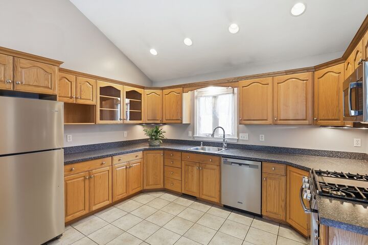 Property Photo:  6 Oak Road  MA 01460 