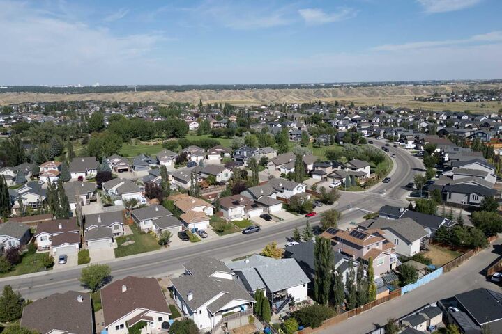 Property Photo:  78 Riverford Close W  AB T1K 8E6 