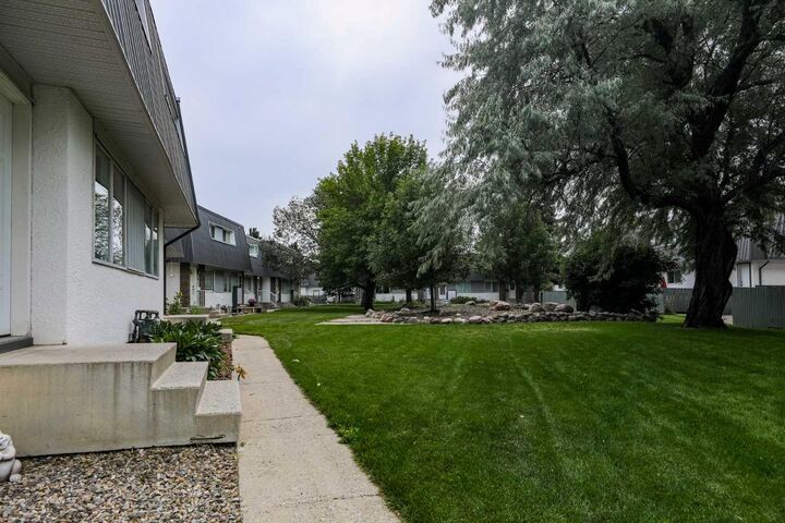 Property Photo:  1601 23 Street N 40  AB T1H 4M9 