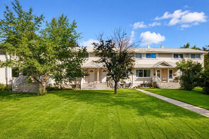 Property Photo:  554 Killarney Glen Court SW  AB T3E 7H4 
