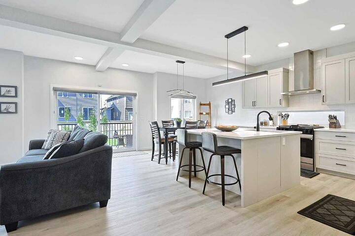 Property Photo:  553 Baywater Manor SW  AB T4B 5R7 