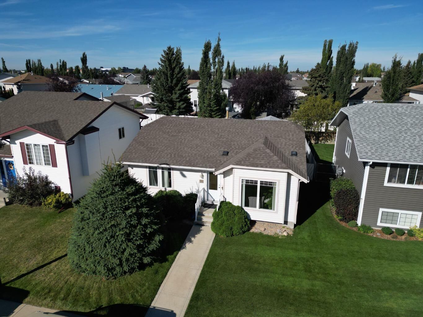 Property Photo: 73 Darling Crescent AB T4R 2W3