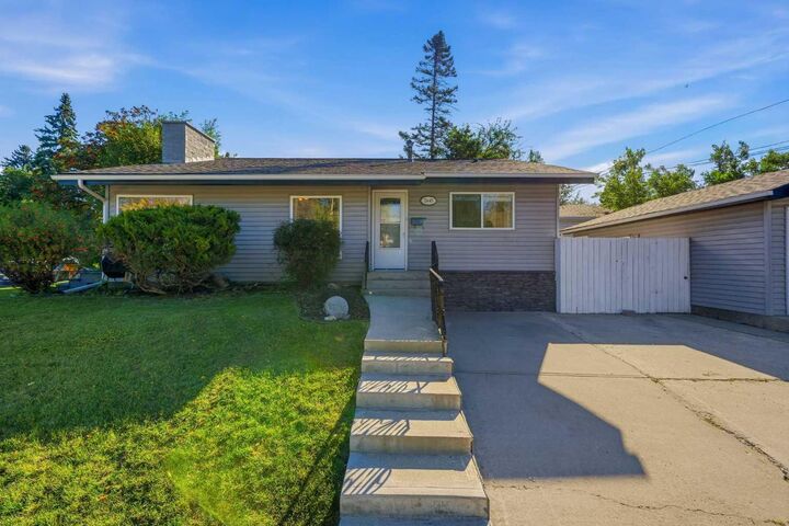 Property Photo:  2445 Cherokee Drive NW  AB T2L 0X6 