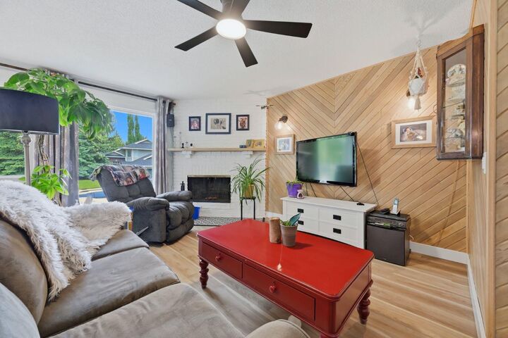 Property Photo:  3016 Cedar Ridge Drive SW  AB T2S 1X6 