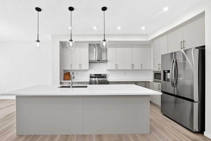 Property Photo:  72 Lucas Gardens NW  AB T3P 2S1 