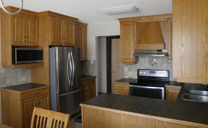 Property Photo:  1121 Lakemount Boulevard S  AB T1K 3S4 