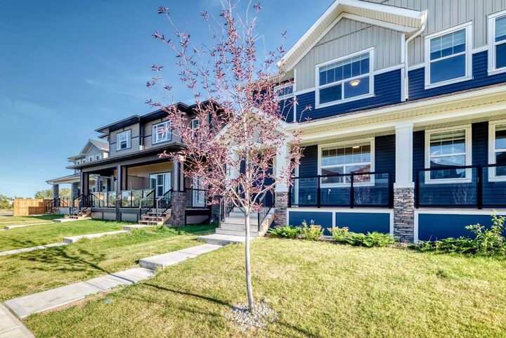 Property Photo:  245 Midgrove Mews SW  AB T4B 5K8 