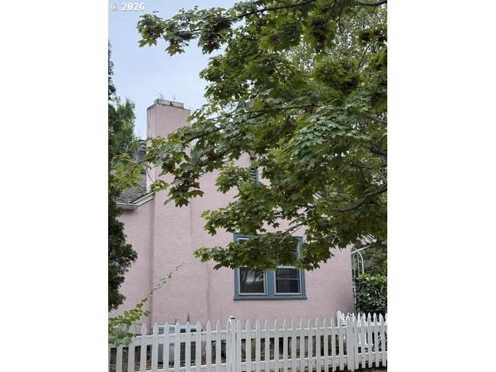 Property Photo:  1450 SE Palm St  OR 97214 