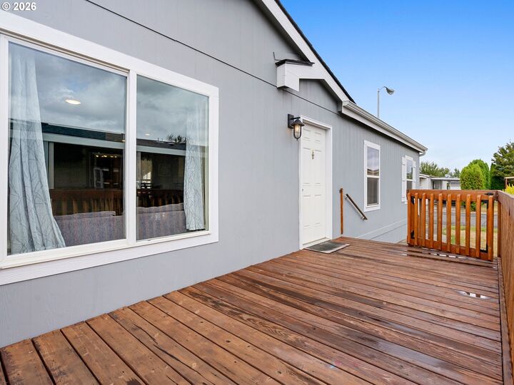 Property Photo: 907 York St 84 OR 97325