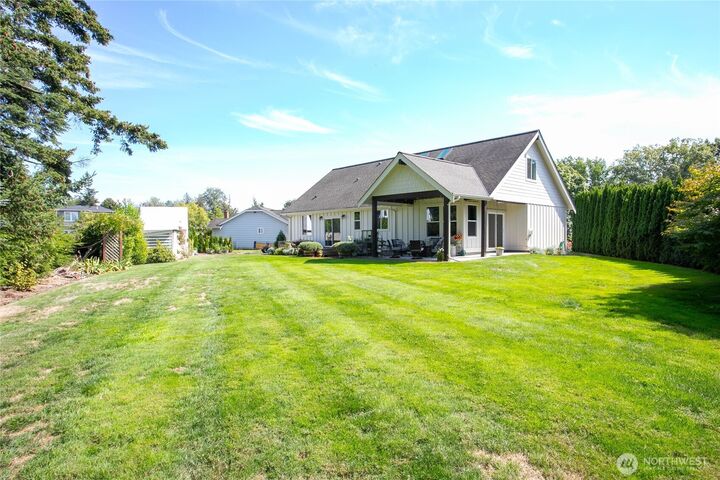Property Photo: 507 Village Court WA 98264