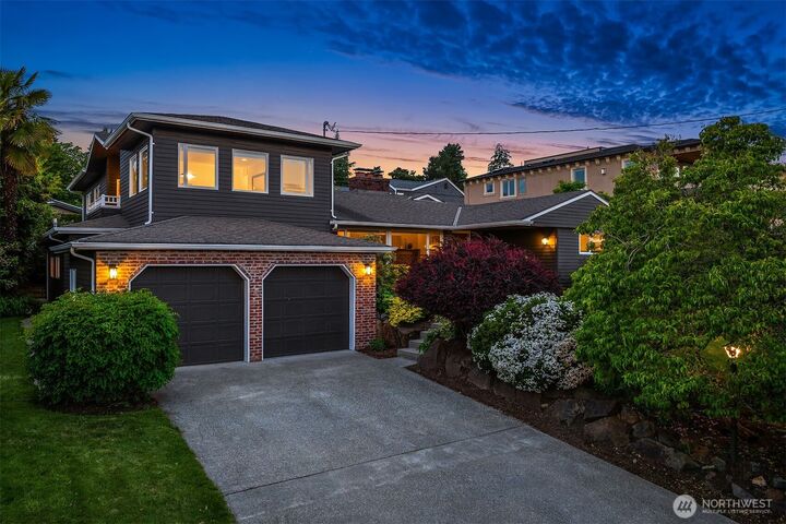 Property Photo:  1333  98th Avenue NE  WA 98004 