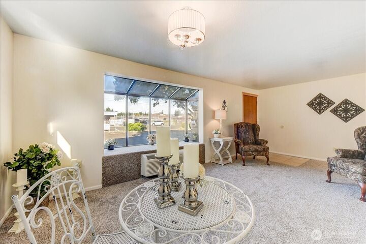 Property Photo:  1004  Columbia Avenue 7  WA 98270 