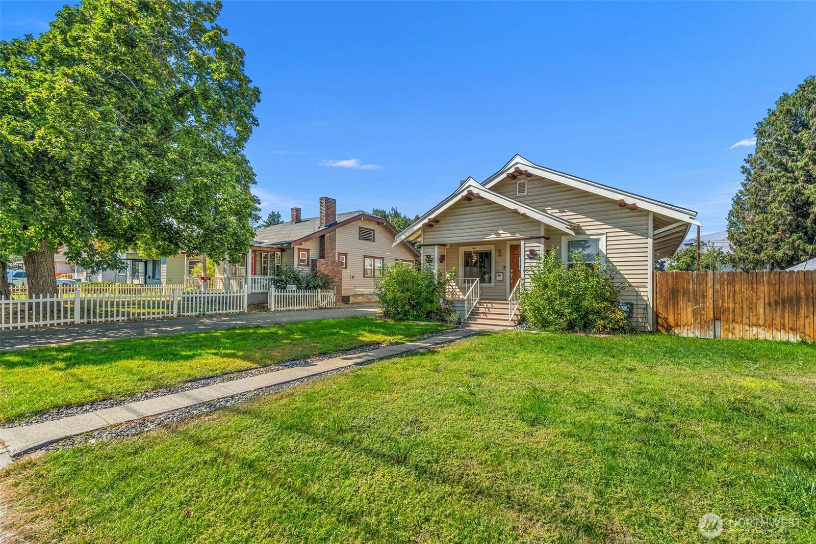 Property Photo: 900 Okanogan Avenue WA 98801