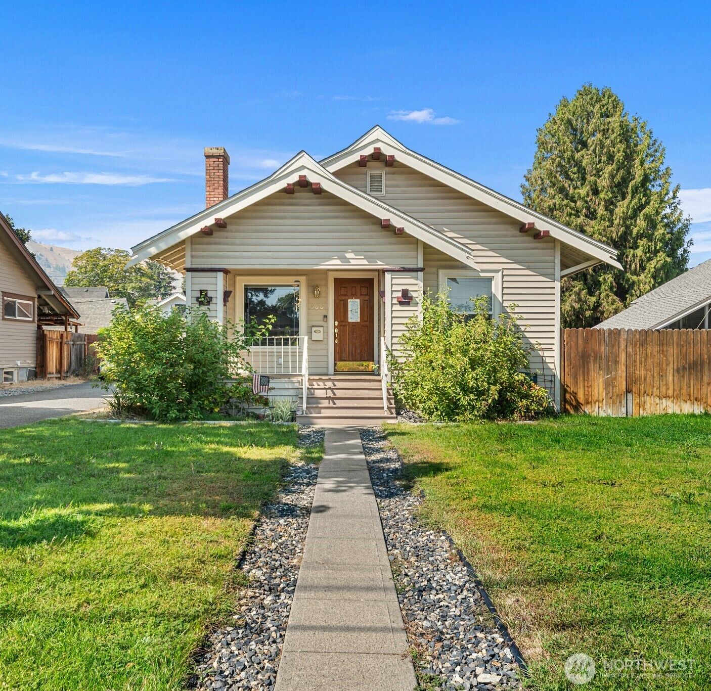 Property Photo: 900 Okanogan Avenue WA 98801