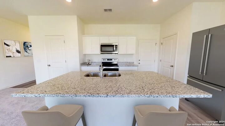 Property Photo: 10527 Placeaya Lake TX 78101