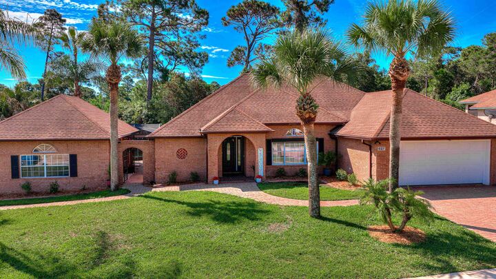 Property Photo:  627 E Bianca Cir  FL 32086 