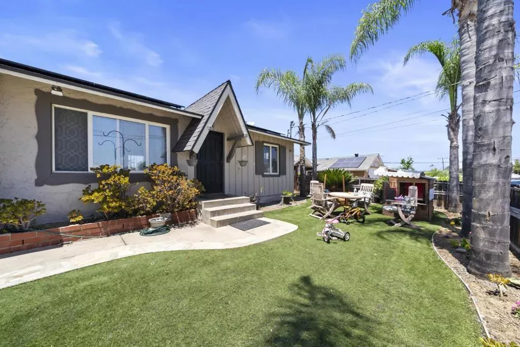 Property Photo:  826 Ellen Lane  CA 92019 
