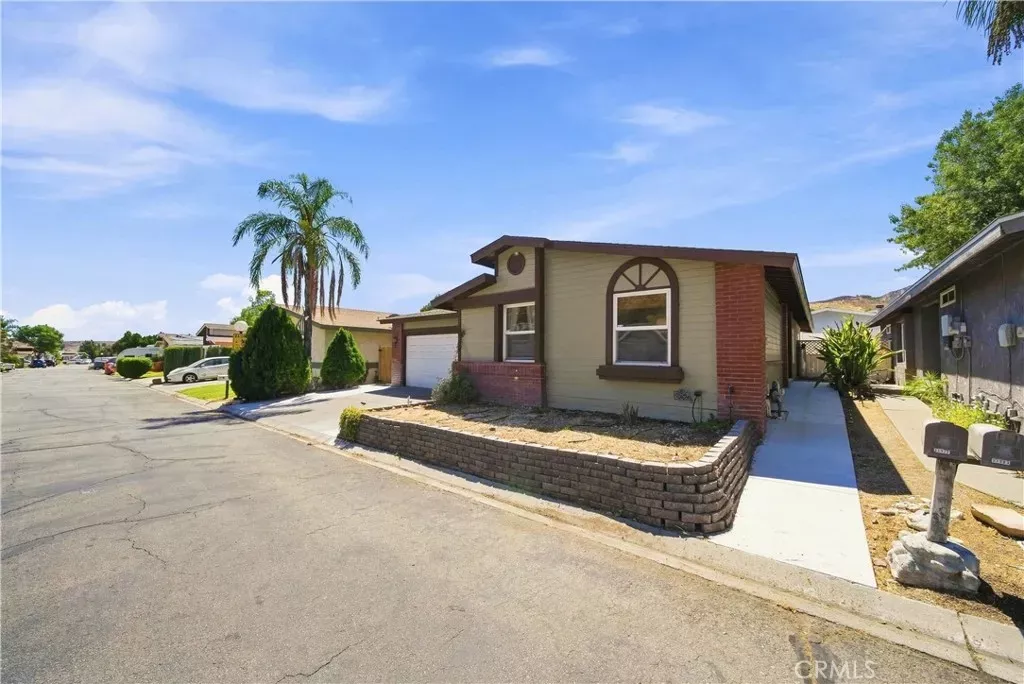 Property Photo: 31977 Quartz Lane CA 91384