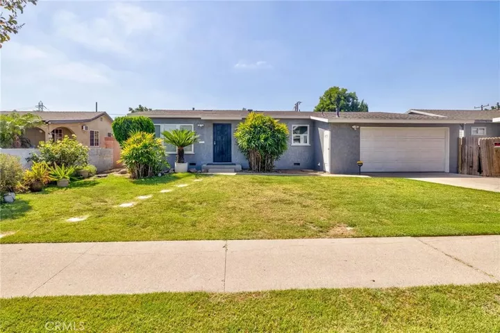 Property Photo:  1136 E 71st  CA 90805 