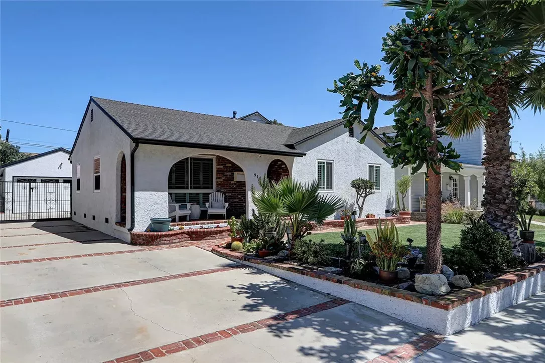Property Photo:  910 Firmona Avenue  CA 90278 