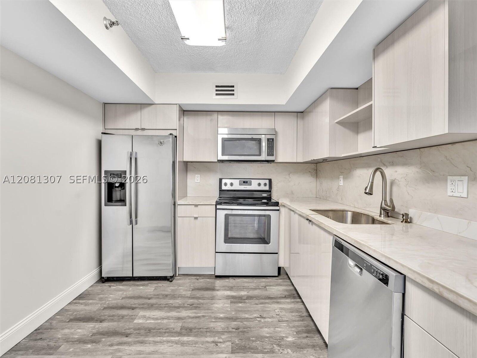 Property Photo:  19195 NE 36th Ct 904  FL 33180 