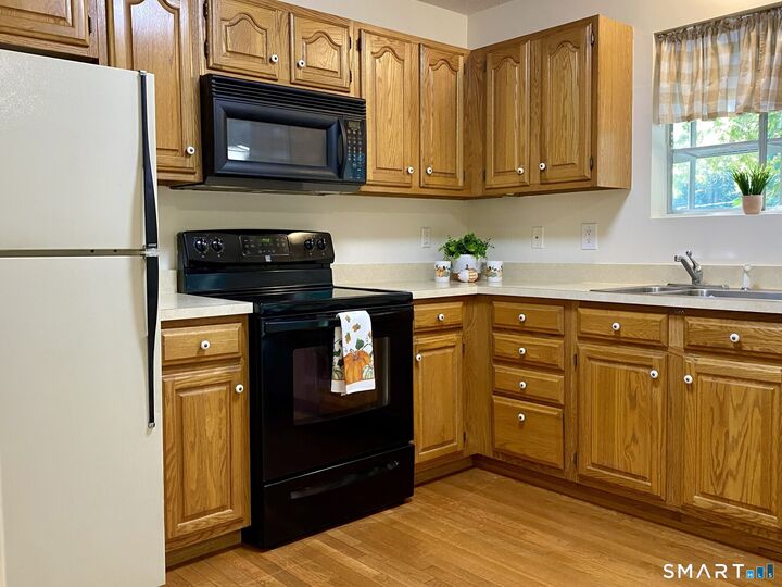 Property Photo: 680 North Colony Street 43 CT 06450