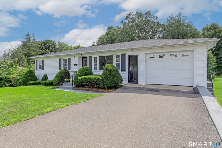 Property Photo:  421 Como Avenue  CT 06708 