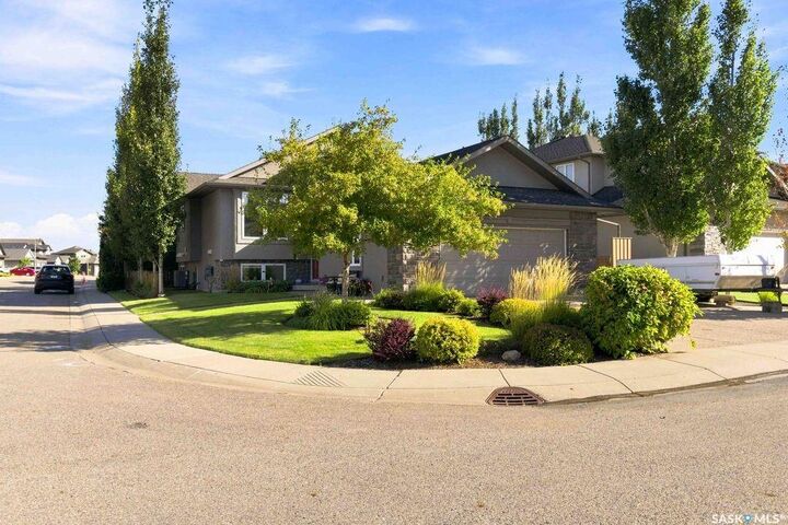 Property Photo:  755 Sutter Crescent  SK S7T 0R5 