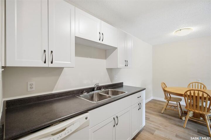 Property Photo:  4040 8th Street E 105A  SK S7H 5L4 
