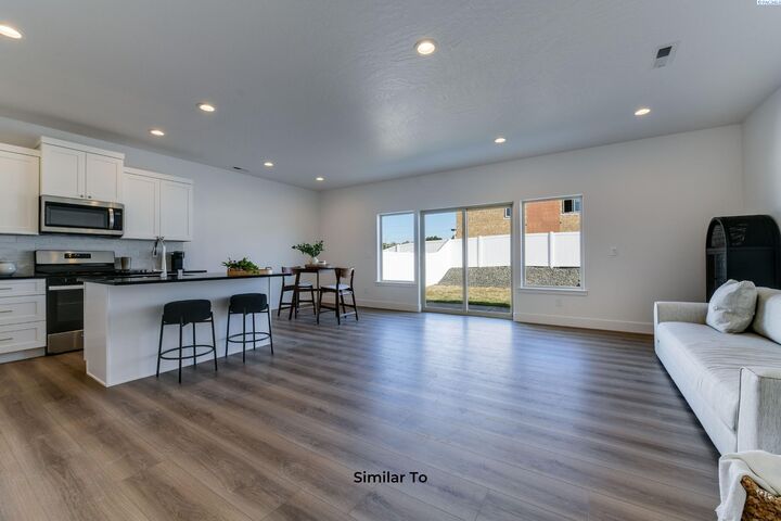 Property Photo:  247 N Dewberry Pl  WA 99336 