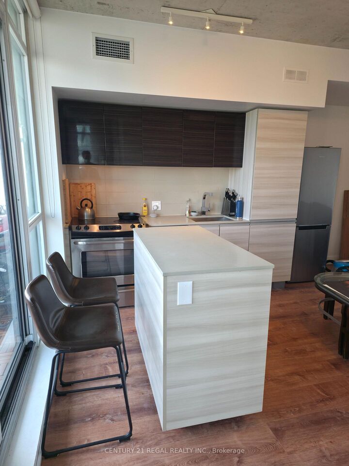 Property Photo:  20 Minowan Miikan Lane 705  ON M6J 1M4 