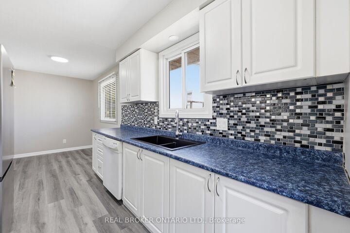 Property Photo:  42 Terrace Avenue  ON L3C 2C4 