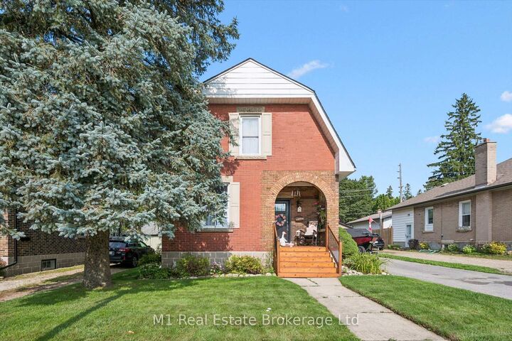 Property Photo:  691 St Andrew Street W  ON N1M 1P7 