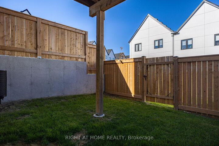 Property Photo:  1965 Upperpoint Gate 145  ON N6K 0L2 