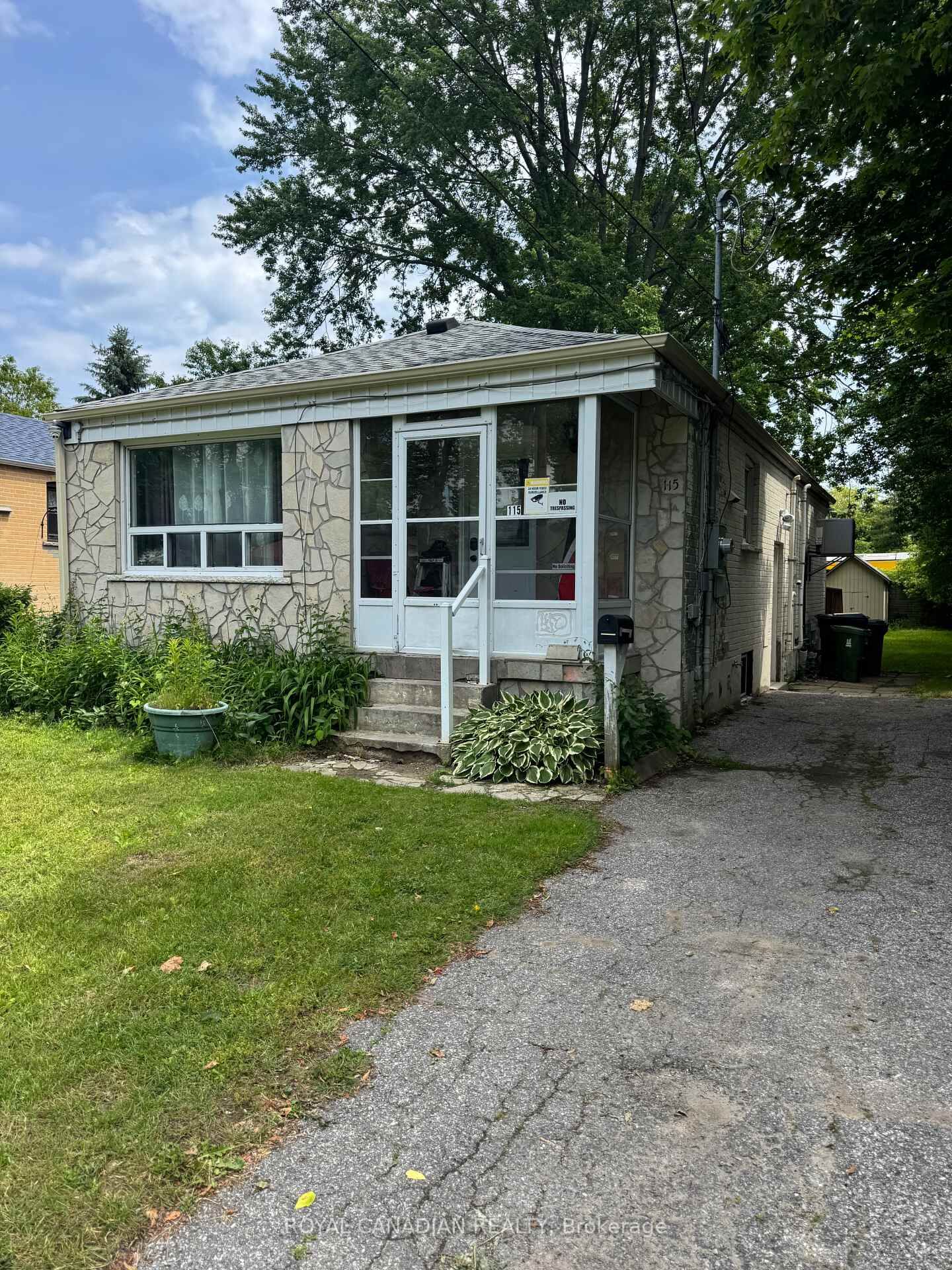 Property Photo:  115 Darlingside Drive Bsmt  ON M1E 3P4 
