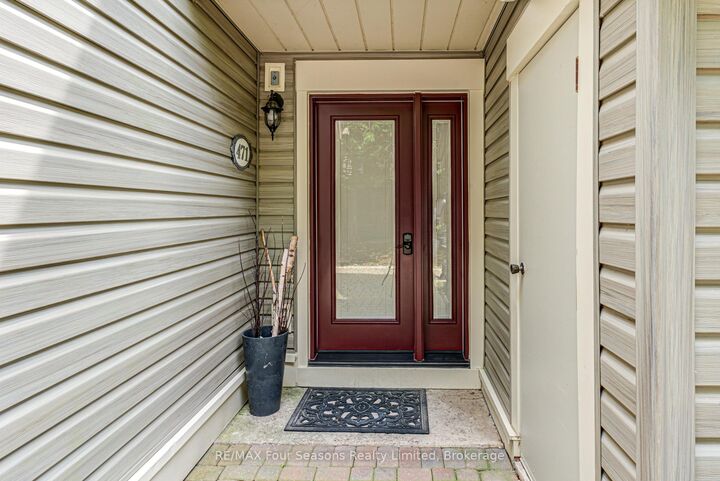 Property Photo:  471 Oxbow Crescent  ON L9Y 5B4 