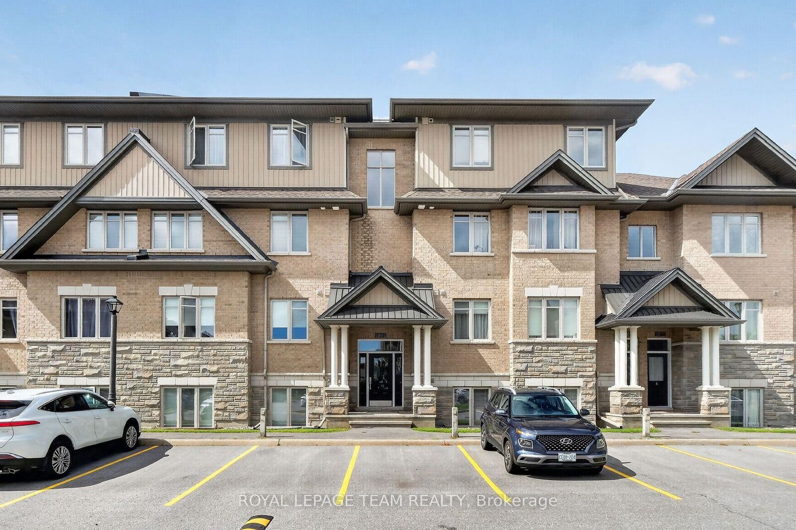Property Photo:  1004 Beryl Private B  ON K1V 2M4 