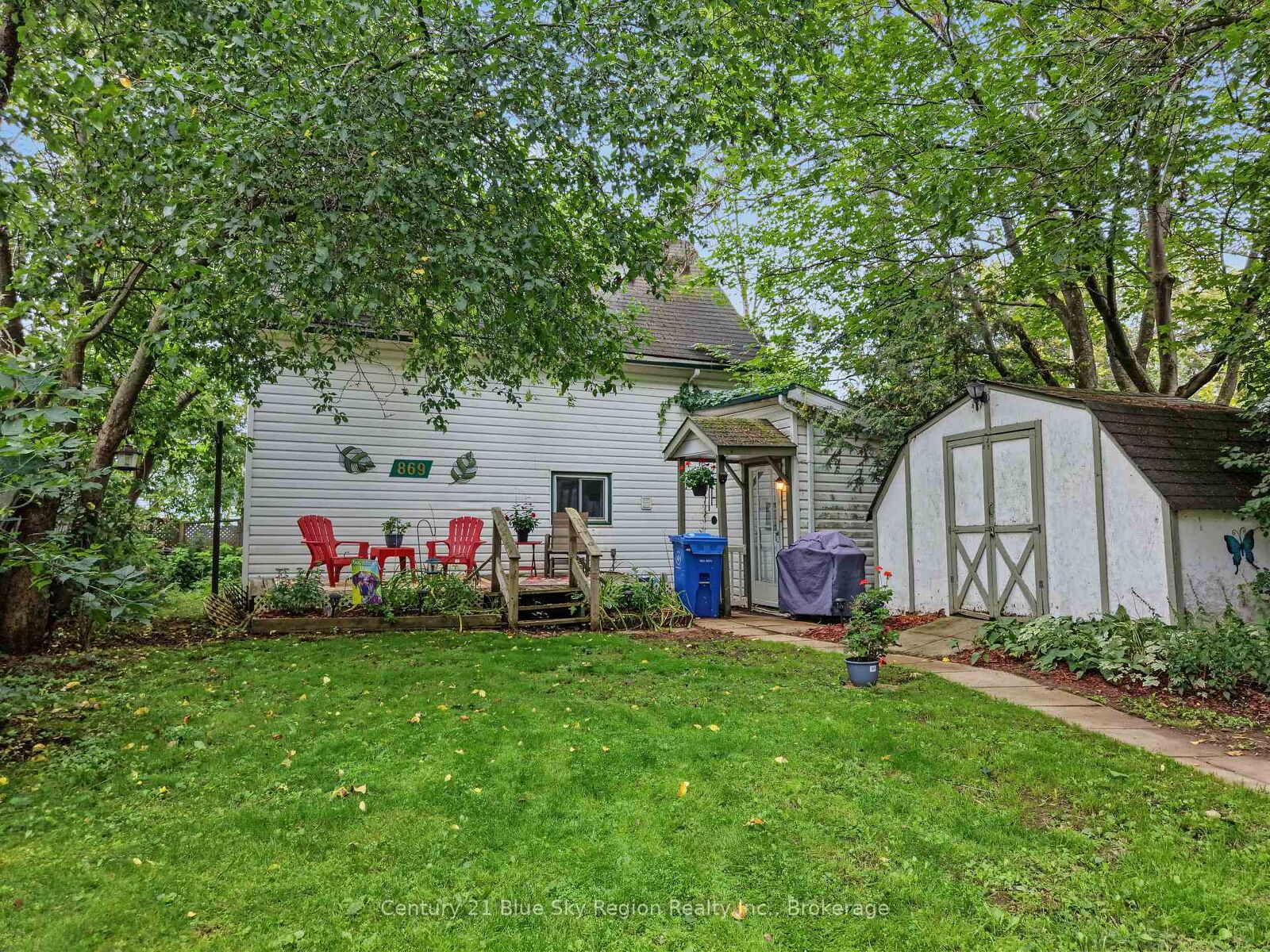 Property Photo:  869 Ferguson Street  ON P1B 1Y9 