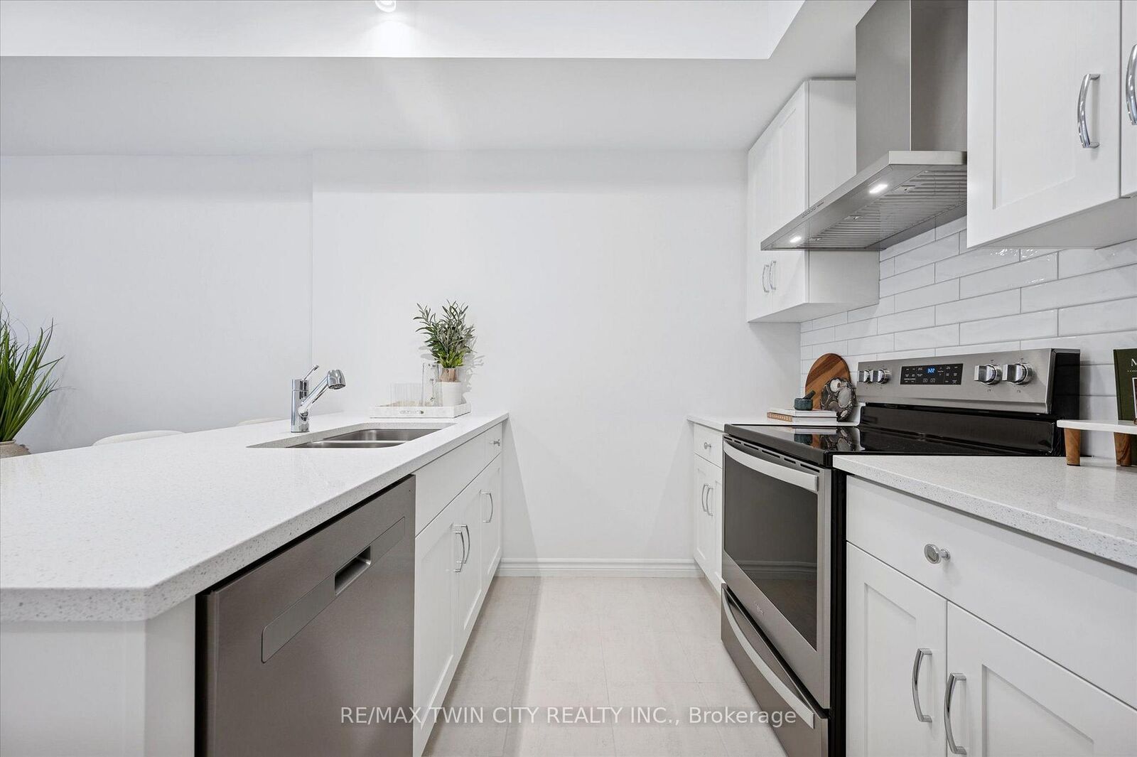 Property Photo: 73 Lomond Lane ON N2R 0T6