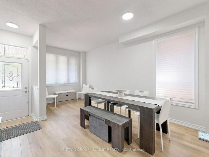 Property Photo:  4880 Yorkshire Avenue  ON L4Z 4H6 