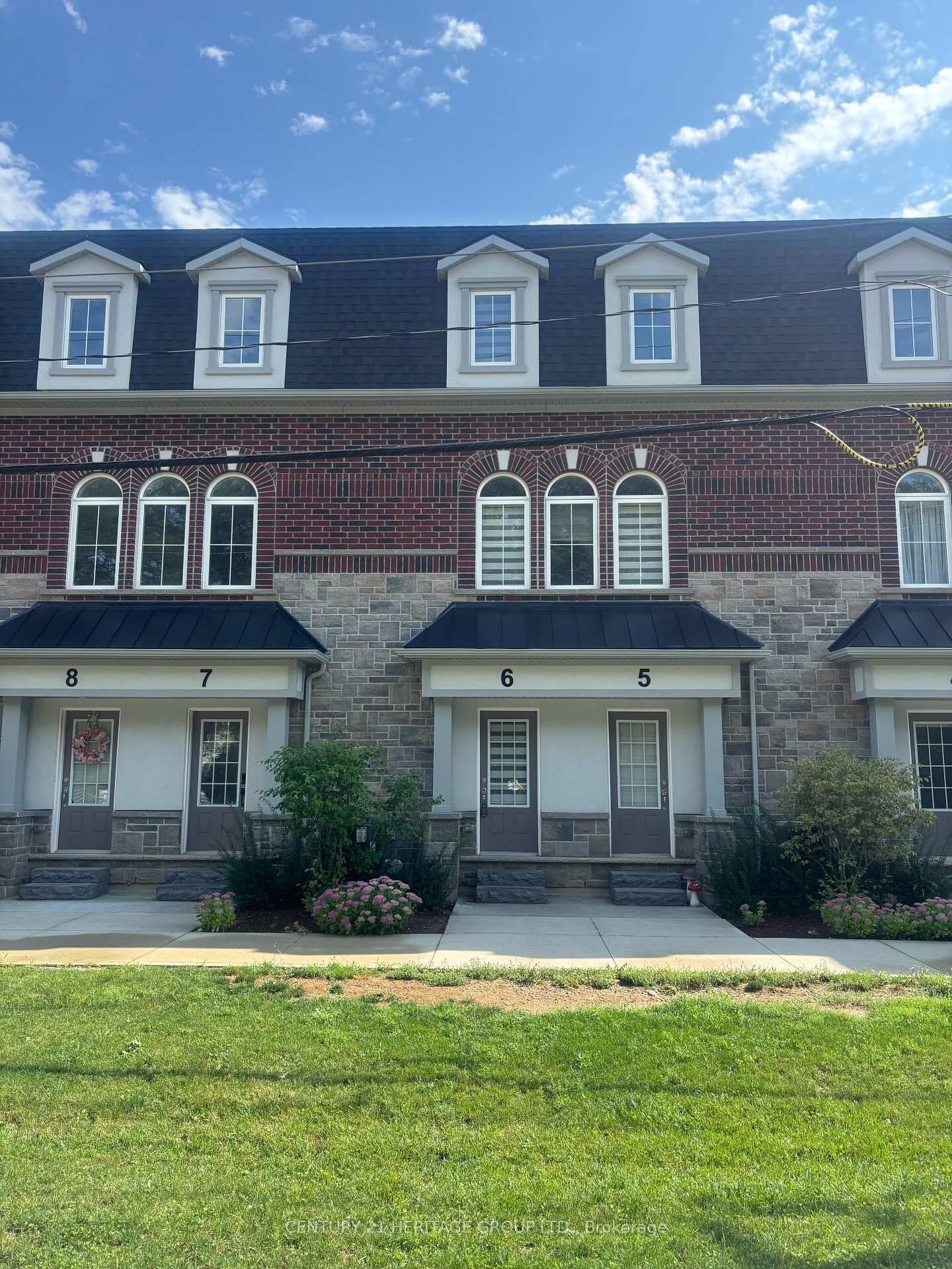 Photo de la propriété:  677 Park Road N 6  ON N3R 0C2 