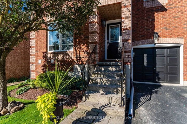 Property Photo:  38 Kenwell Crescent 9  ON L4N 0Z6 
