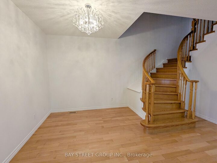 Property Photo:  Upper 165 Worthing Avenue  ON L3S 4M8 