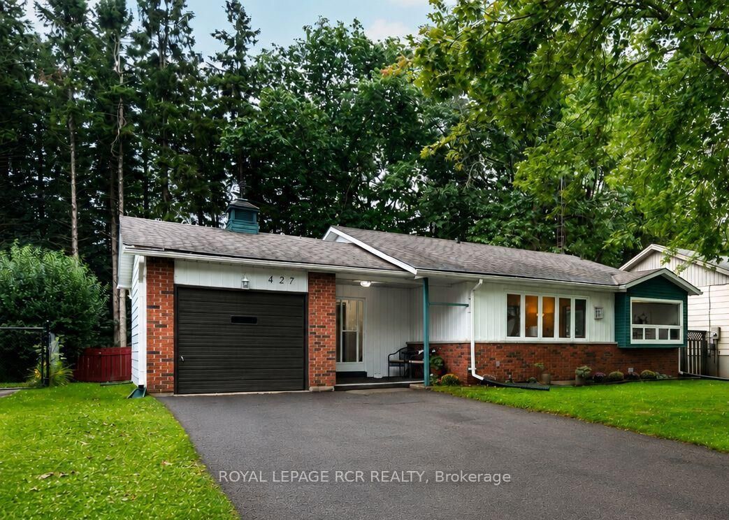 Property Photo:  427 Pineview Gardens  ON L9V 3A2 