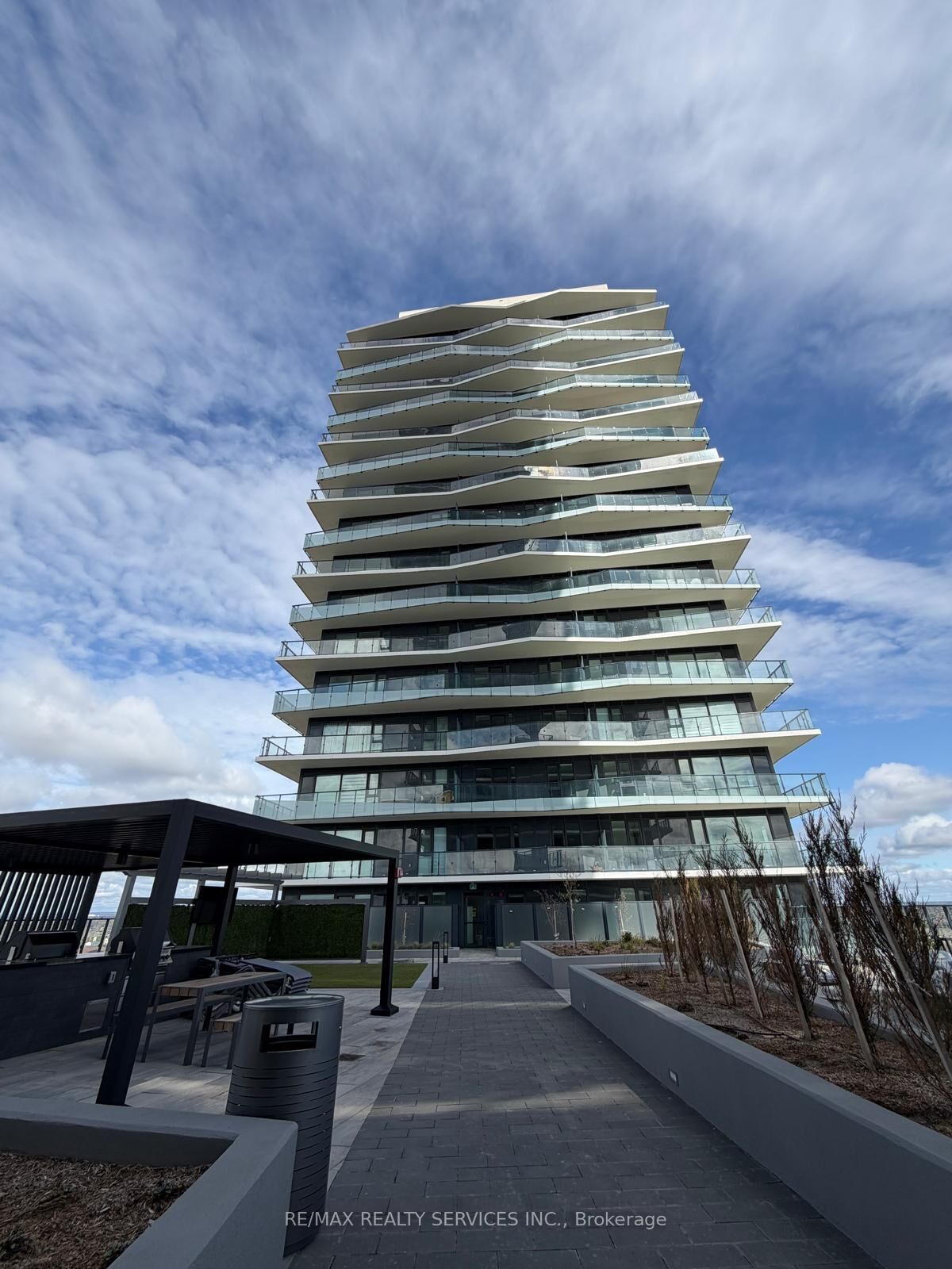 Property Photo:  15 Skyridge Drive E 2314  ON L6P 4S3 